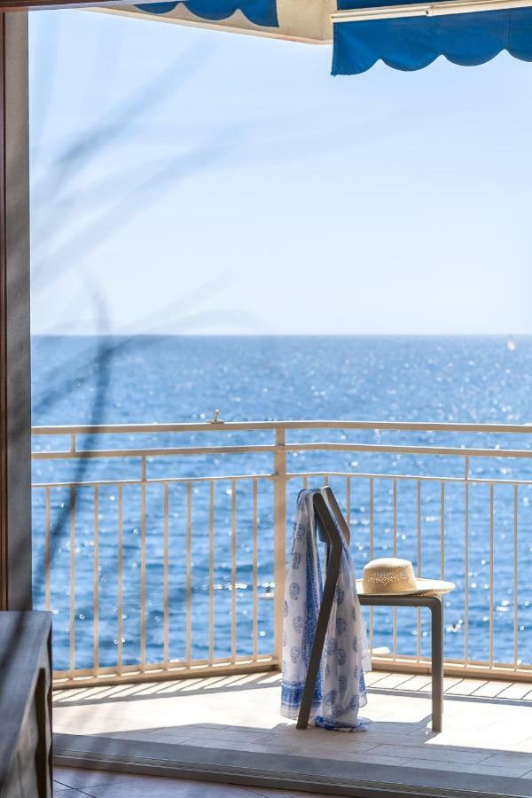 Sulla Spiaggia Di Toto E Tota Tellaro Exterior foto